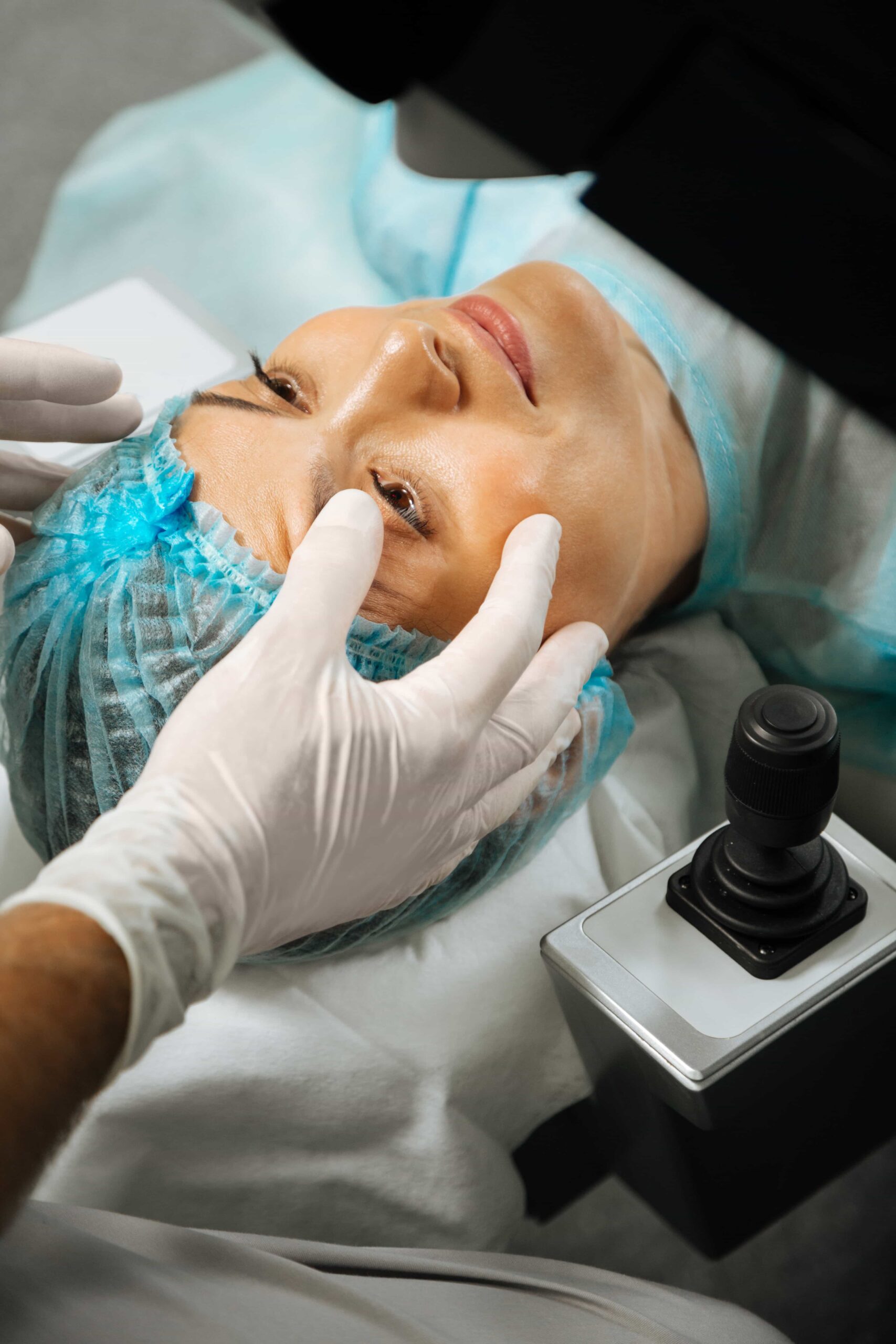 Dentist showing female patient a model of teeth.